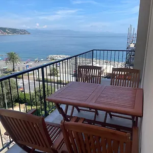 Appartamento Con Terrazza Fronte Mare, Cogoleto